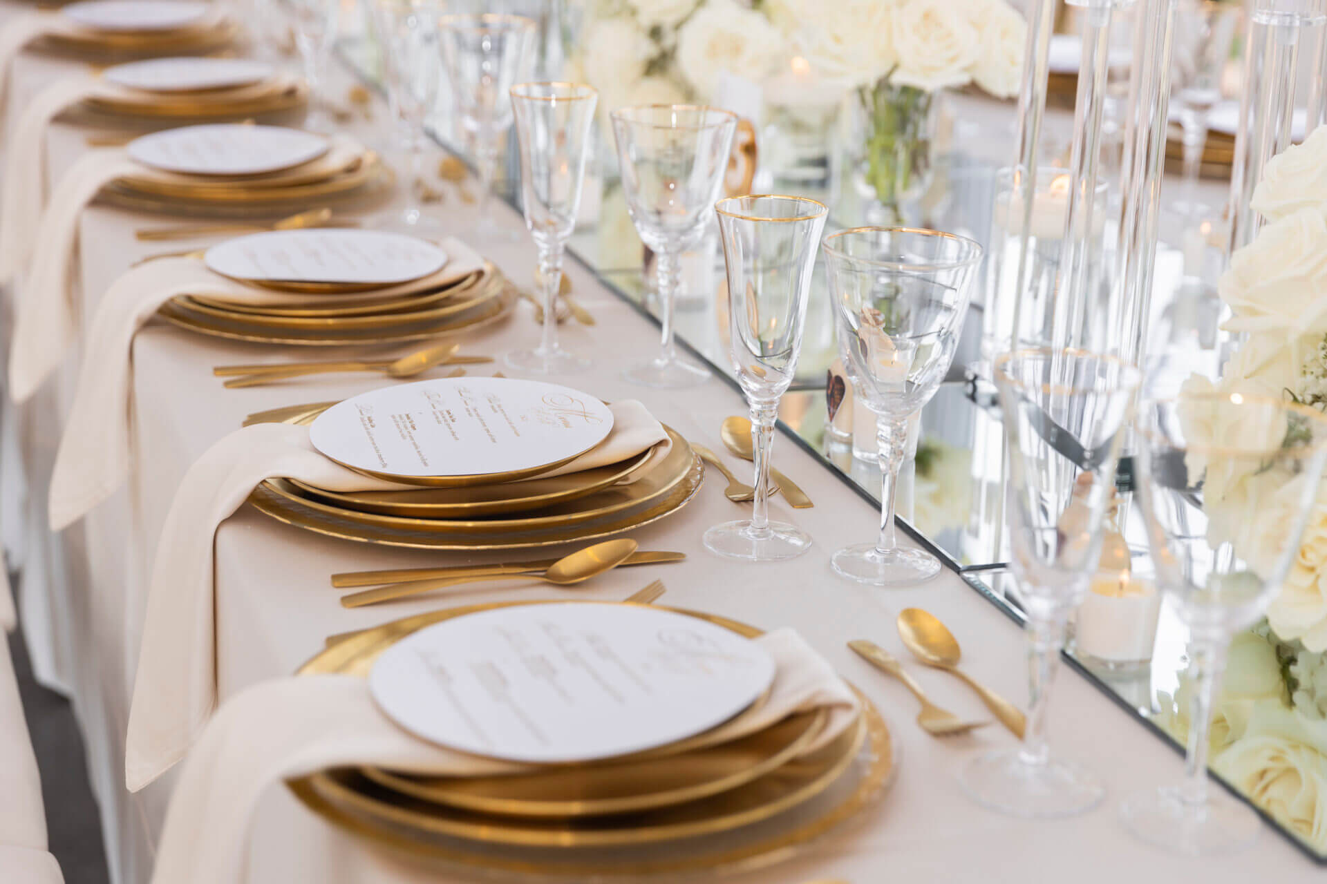 Elegant wedding gold table setting